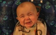 Denne babyens reaksjon på morens synging traff meg så brutalt i hjertet at det er jo bare helt sinnssykt! Denne babyens reaksjon på morens synging traff meg så brutalt i hjertet at det er jo bare helt sinnssykt!
