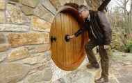 Dette Hobbit-hjemmet er enten galskap eller genialt. Ett kikk på innsiden og nå vil jeg bo der. Dette Hobbit-hjemmet er enten galskap eller genialt. Ett kikk på innsiden og nå vil jeg bo der.